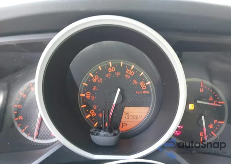 2011 Toyota 4Runner Sr5 V6 z USA, uszkodzony, nr VIN JTEZU5JR7B5028756